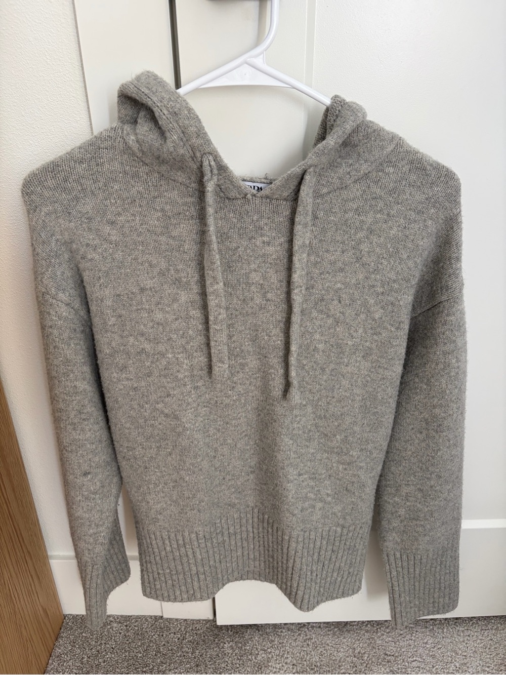 Grey knit sweater. Zara. Size S. New without tag